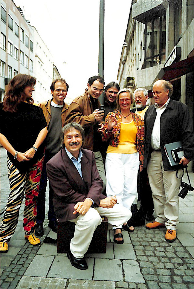 Tag der notariellen Beglaubigung: Die OnlineFILM AG zur Vermarktung von Independent-Filmen im Internet wird gegr&uuml;ndet.